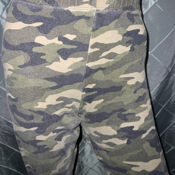No‎ Boundaries Women 2XL (19) Plus Size Camo Comfortable Cozy Leggings - Picture 2 of 5